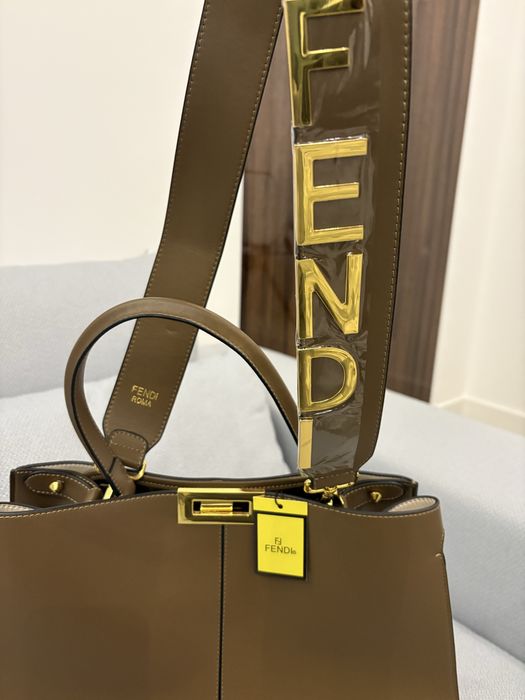 Продам розкішну вмістку жіночу сумку.