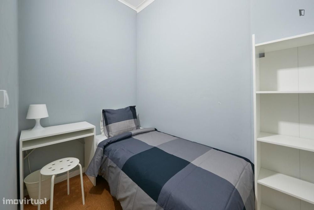 Quarto - localizado em Benfica Lisbon
