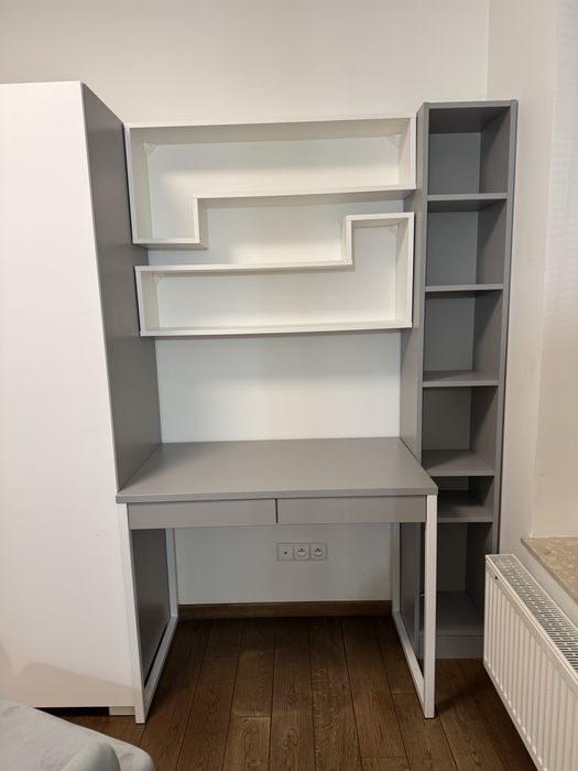 Zestaw mebli dla dziewczynki, biurko, slupek na książki, szafa, półka