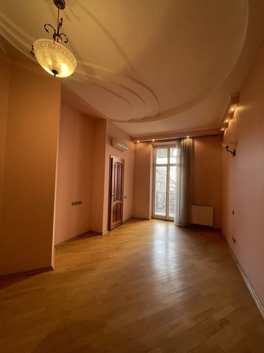 Продаж квартири в австрійському будинку франківський р-н