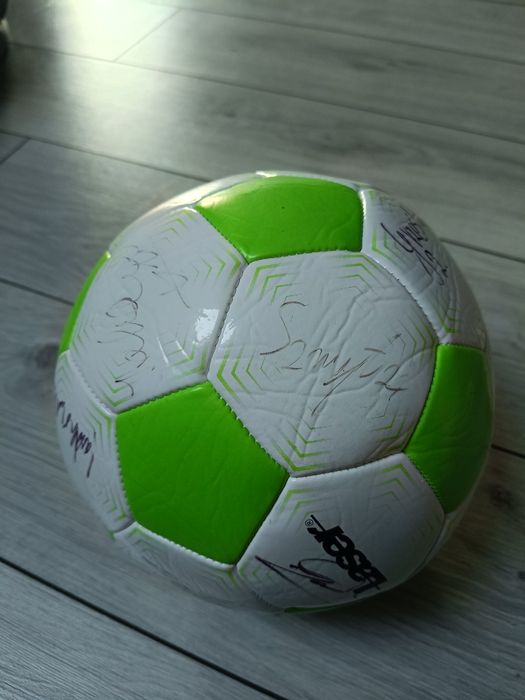 Piłka z podpisami