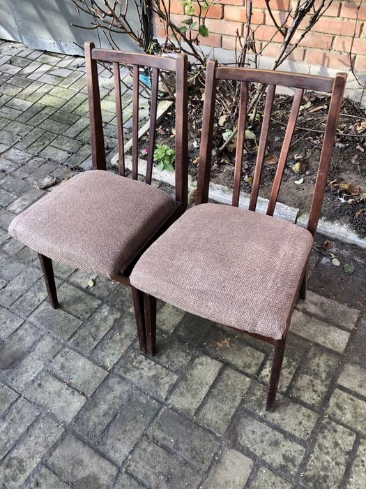 Стільці деревʼяні мʼякі