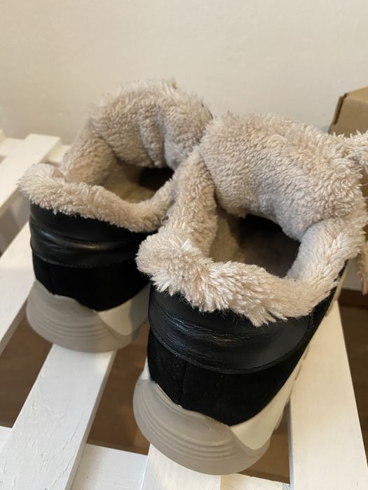 Продам зимові чоботи