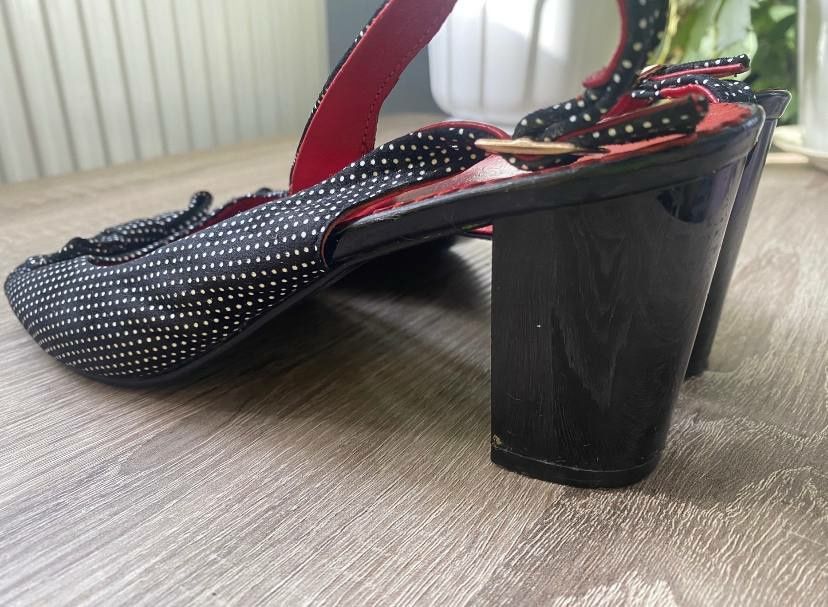 Зручні, стильні,босоніжки, натуральний замш