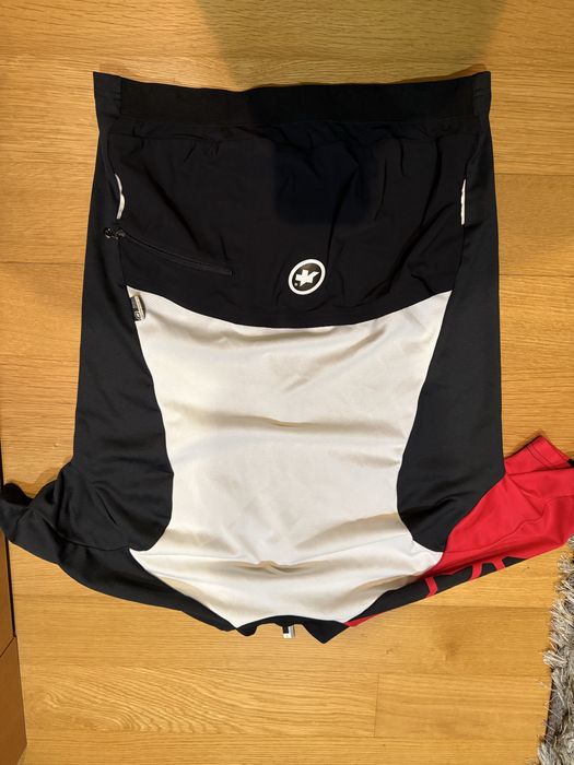 Duas camisolas Assos SS Mille tamanho L