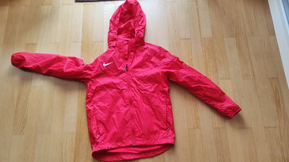 Kurtka Nike czerwona r.130-140