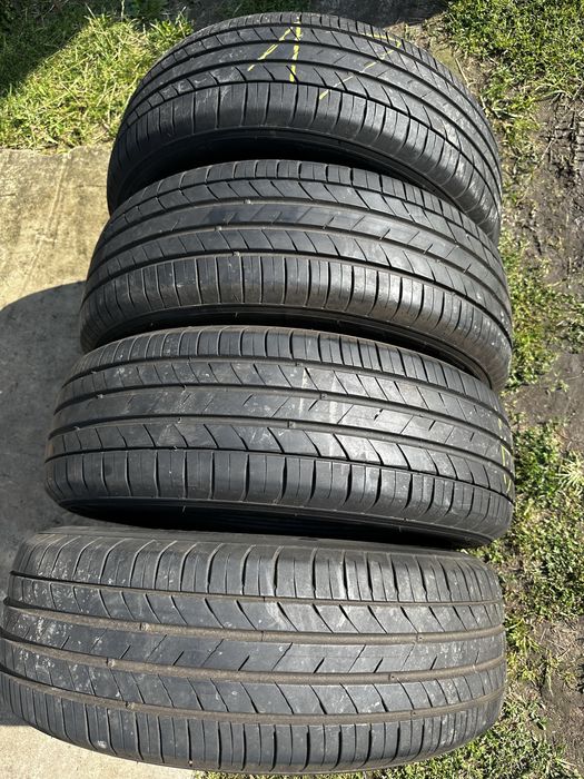 Літні шини 215/65 R17 Kumho Ecsta HS52 Комплект літніх шин 215/65 р17