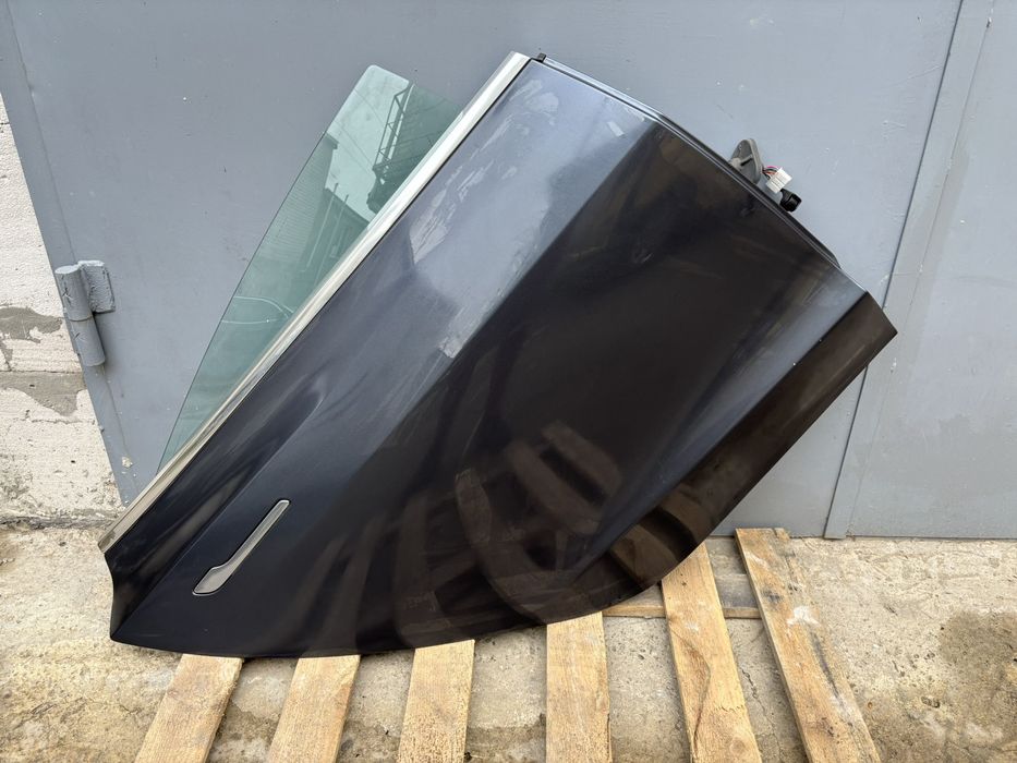 Двері Tesla Model 3
