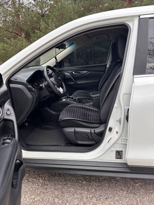 Nissan Rogue 2017 року