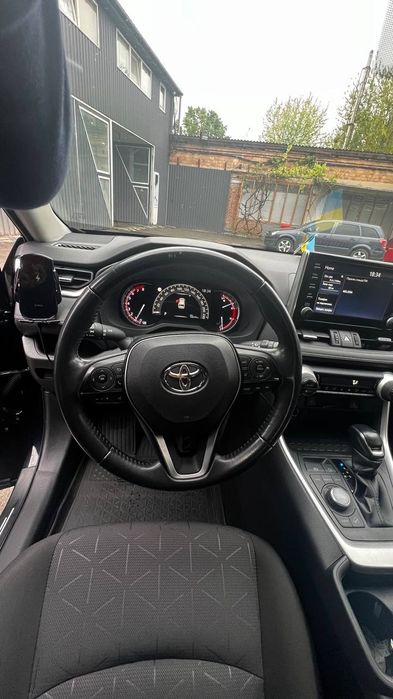 Продам Toyota RAV4 2021 року офіційна