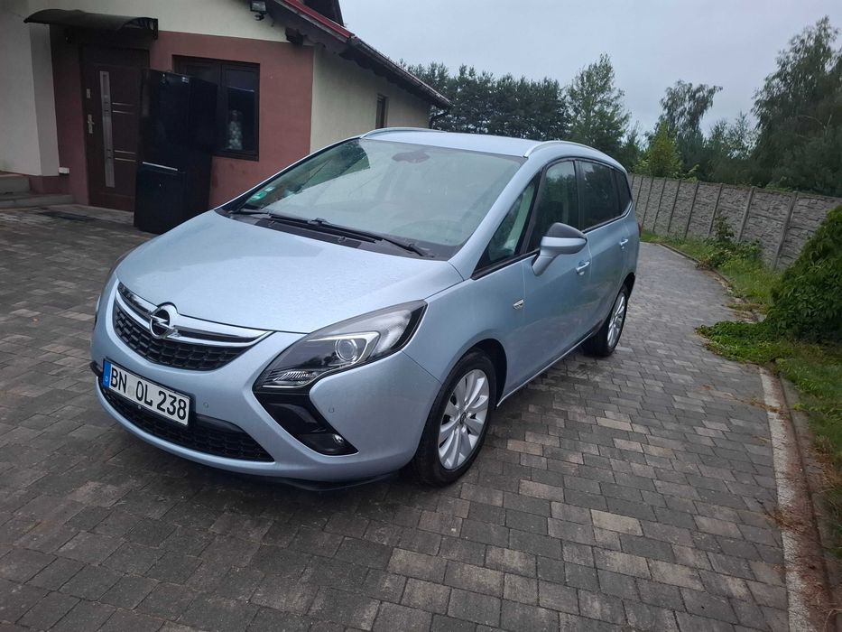 Opel Zafira Tourer malutki przebieg