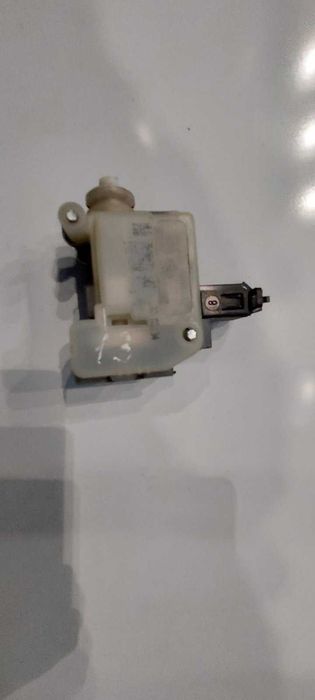 Электропривод замка лючка бака на VAG (1Z0810773)