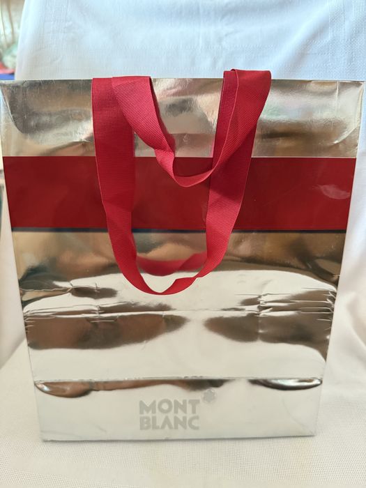 Пакеты Mont blanc, Dior, Chanel, Brocard, Shiseido.
