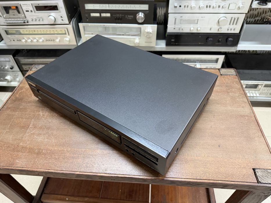 Odtwarzacz płyt CD Onkyo DX-7111 Audio Room