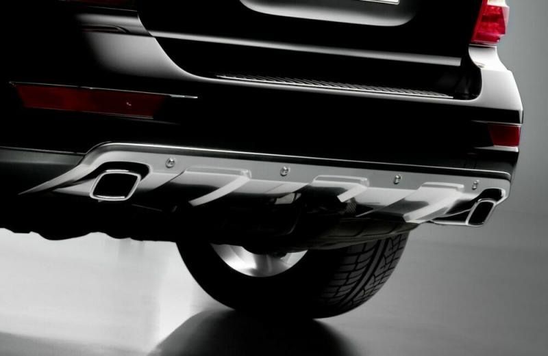 Хромированная задняя накладка бампера Mercedes Benz W164 ML Class