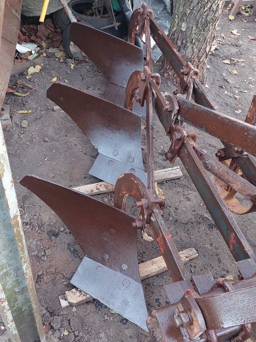 Продам плуг Одеського Заводу До малого Трактора