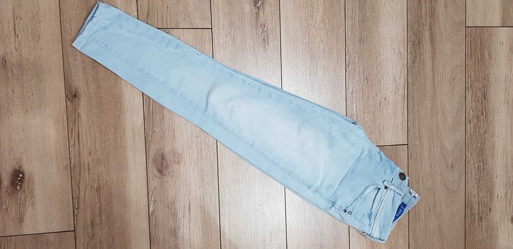 Spodnie jeansy Bershka rozm. 36 super skinny
