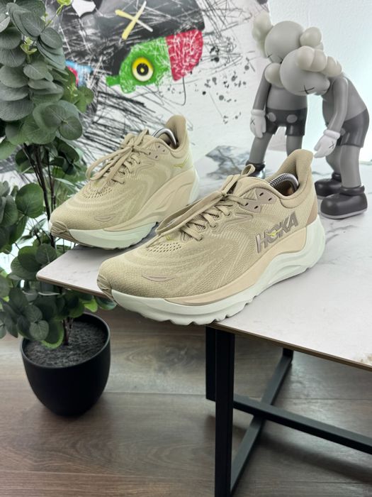Кросівки Hoka Arahi 8 42.5 розмір Е15522
