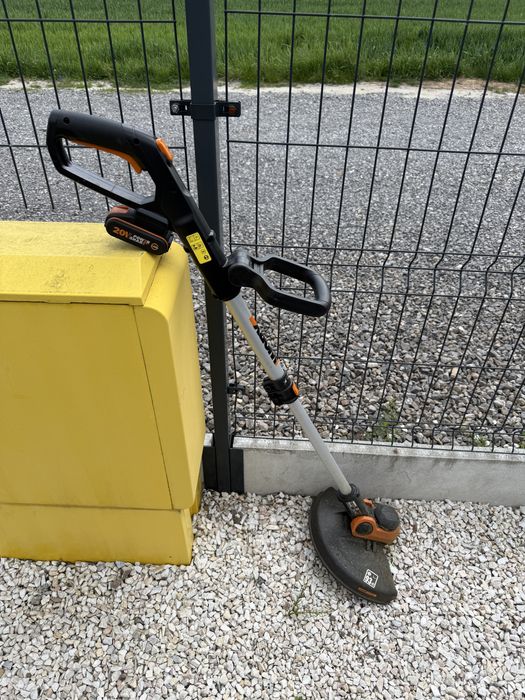 Sprzedam podkaszarke elektryczną plus ładowarka