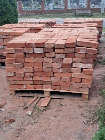 Stara cegla pruska rozbiurkowa z rozbiurki z domu mieszkalnego z 1880r