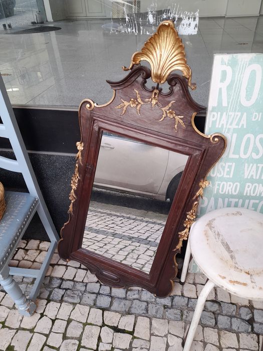 Espelho de parede em madeira antigo em muito bom estado