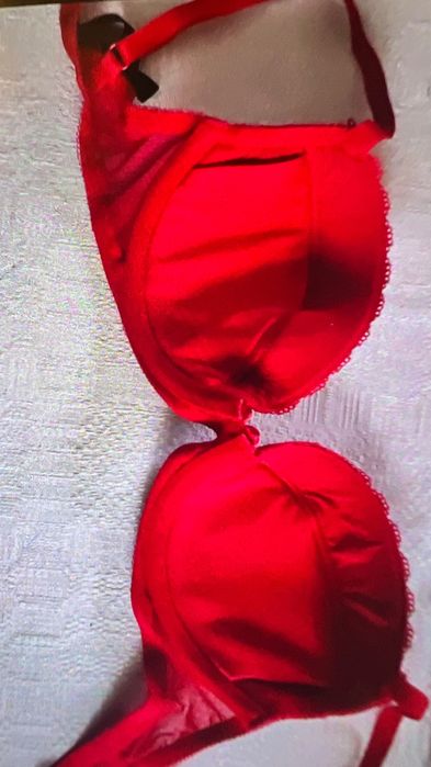 Biustonosz czerwony koronkowy