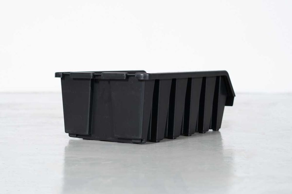 Caixa de plástico de bico empilhável 33.3 x 50 x 18.7 cm - novas