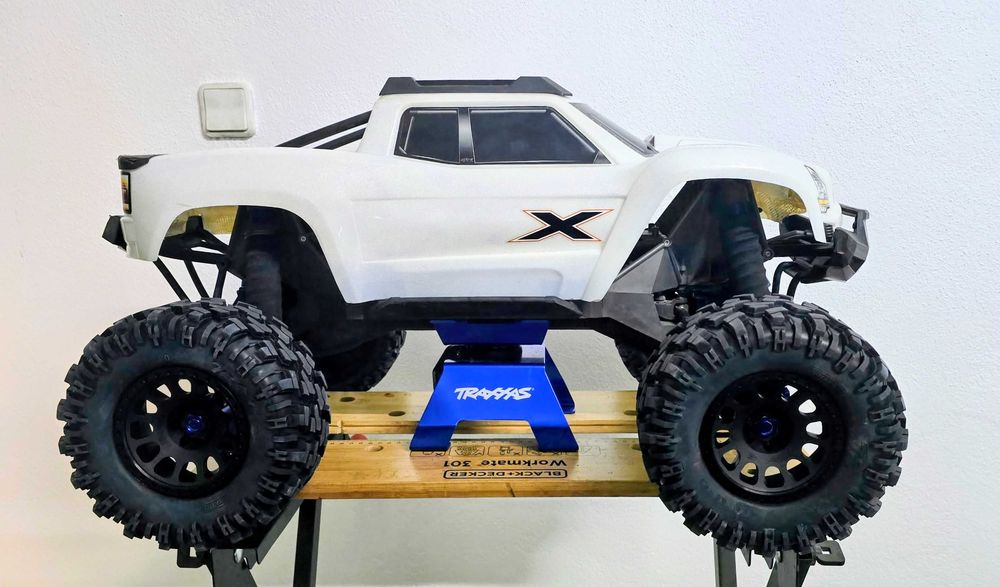 Traxxas X-MAXX 8S- Hobbywing e extras- Como novo
