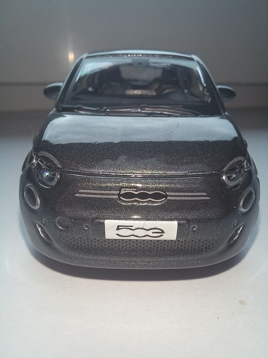Bburago Fiat 500e,  skala 1:43