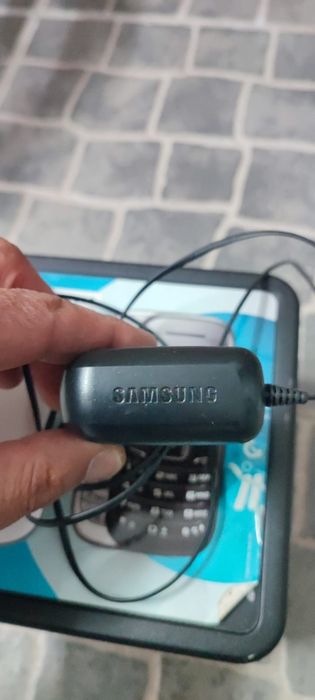 Telemóvel de Teclas Samsung E1200 Branco – Completo com Caixa e Carregador Original