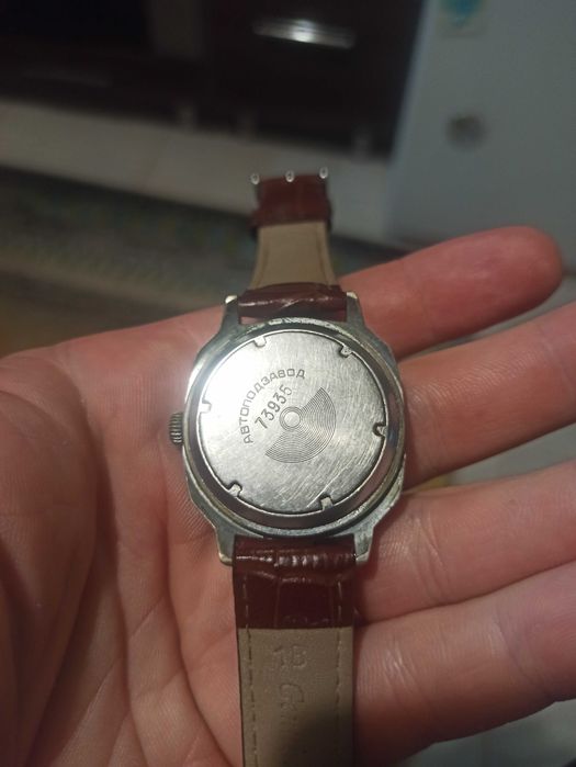 Продам механічний радянський годинник Ракета, з календарем.