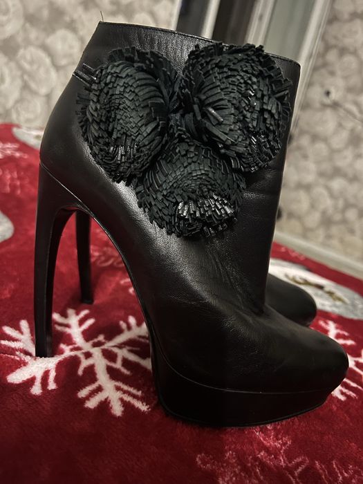 Продам новые фирменные ботинки