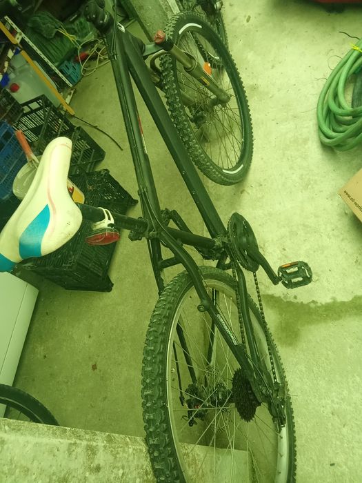 Vendo bicicleta  semi nova.