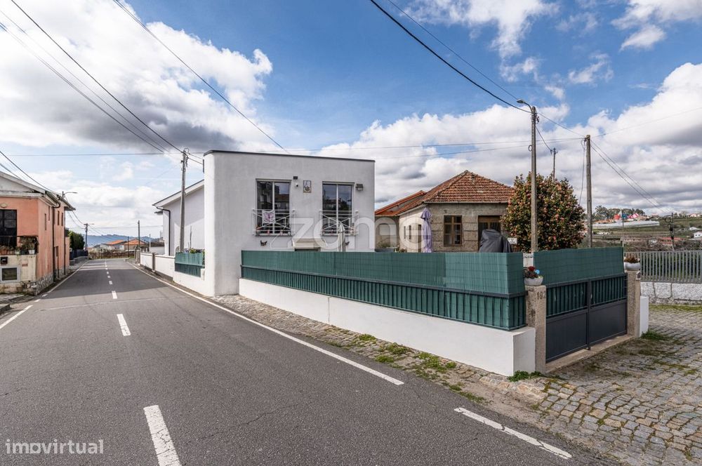 Moradia T1+1 Renovada em Pinheiro, Felgueiras