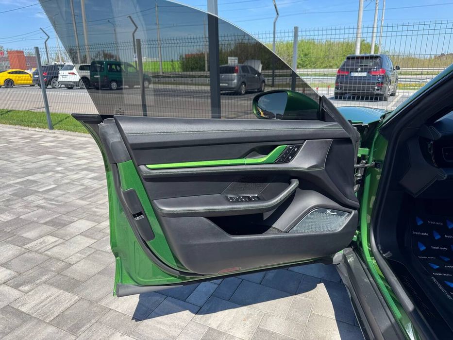 Porsche Taycan 2021 freshauto