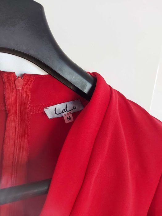 sukienka z dlugim rekawem czerwona