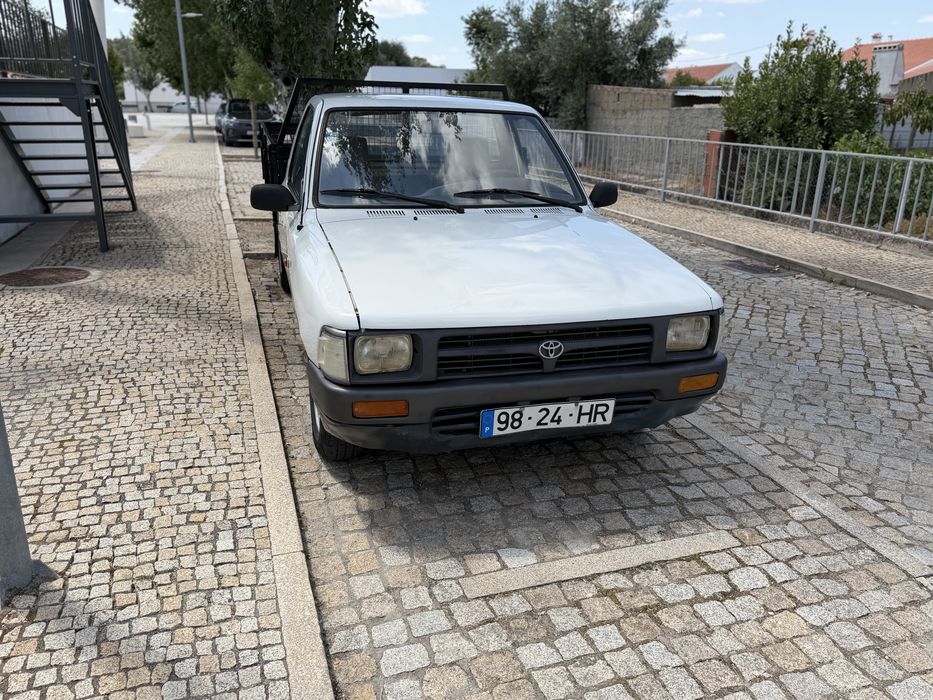 Toyota Hilux 2.4D
