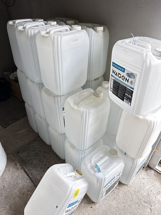 Каністри пластикові 20л