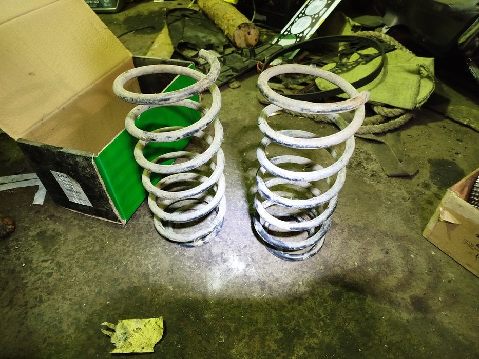 Пружини передні Фольксваген поло 3 покоління.