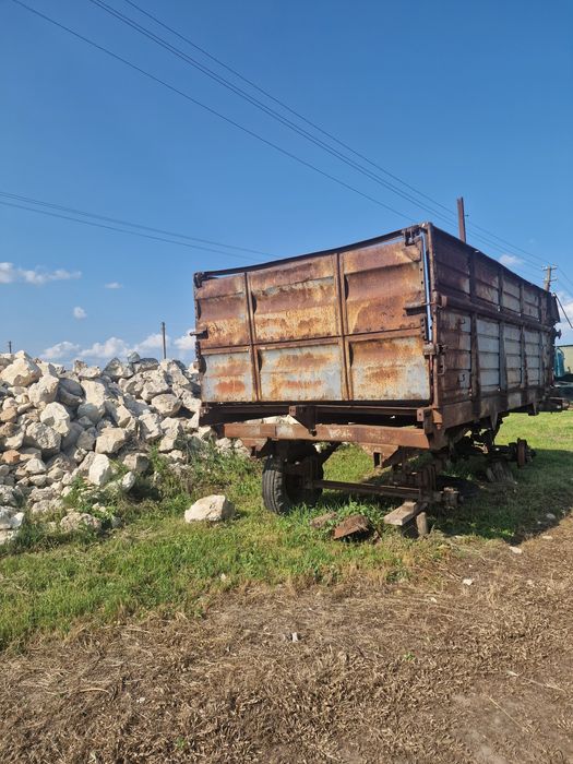 Прицец кормороздавач КТУ - 10