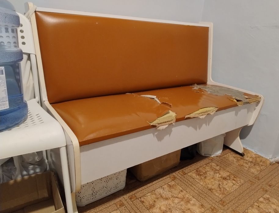 Диван кухонний, меблі в кухню