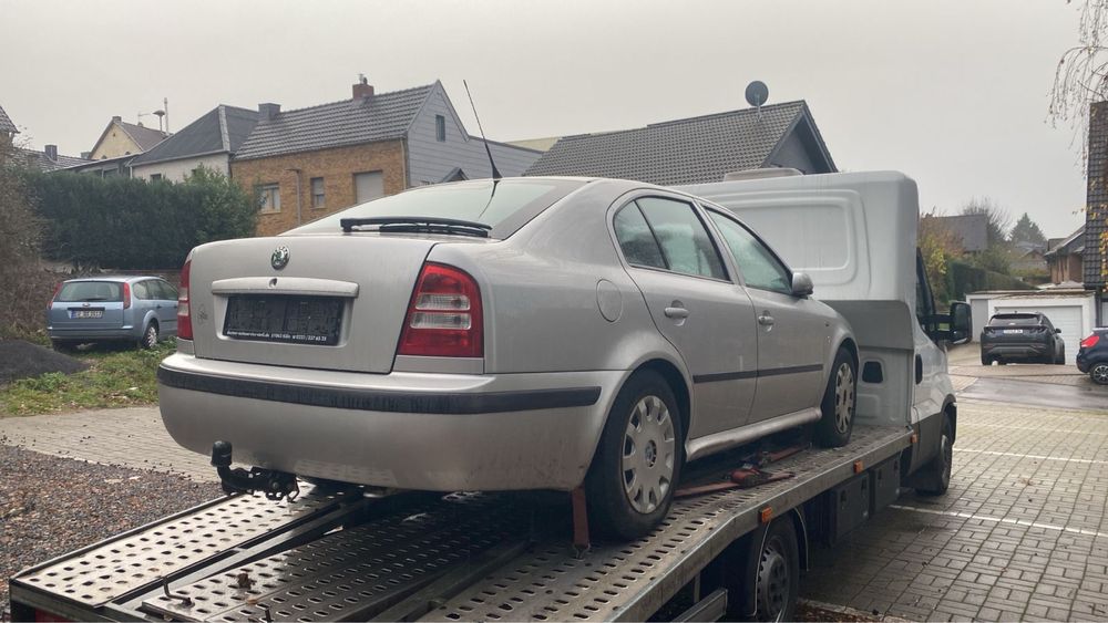 Свіжопригнані Skoda octavia tour малі пробіги