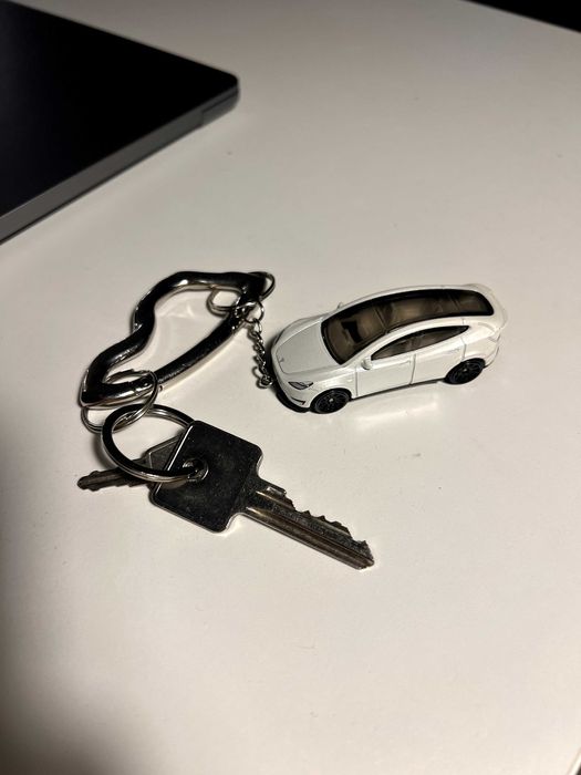 Brelok HotWheels Tesla Model Y