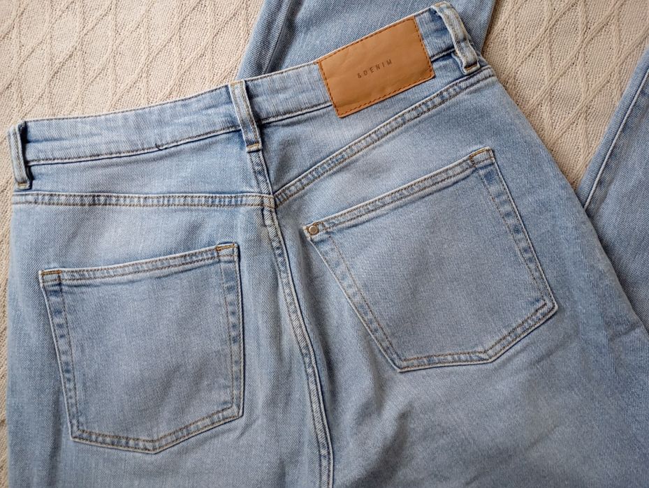 H&M 38r.Mom Fit Ultra High Ankle Jeans Jasnoniebieski denim