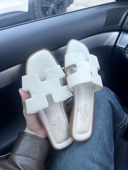 Тапки Hermes одягнені 2 рази
