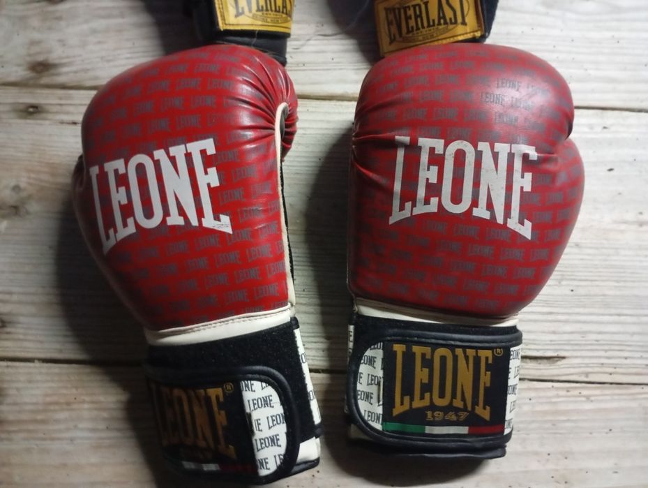 Luvas de boxe, vários modelos
