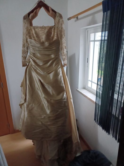 Vestido de noiva mais véu