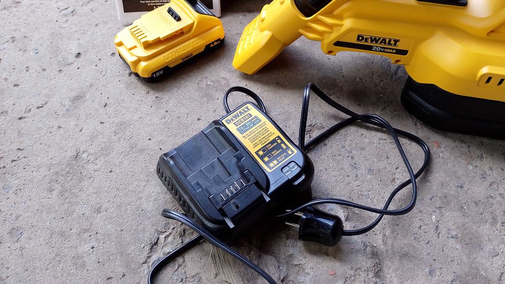 Аккумуляторный пылесос DeWALT DCV517N оригинал с полным комплектом