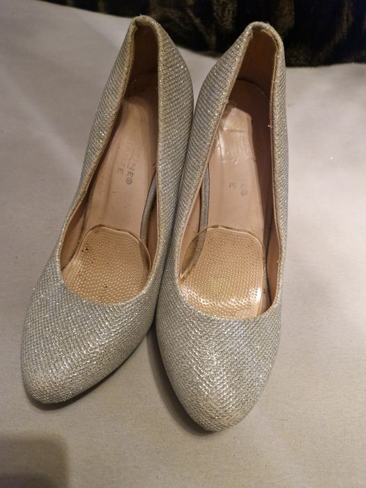 Srebne szpilki rozmiar 37 błyszczące