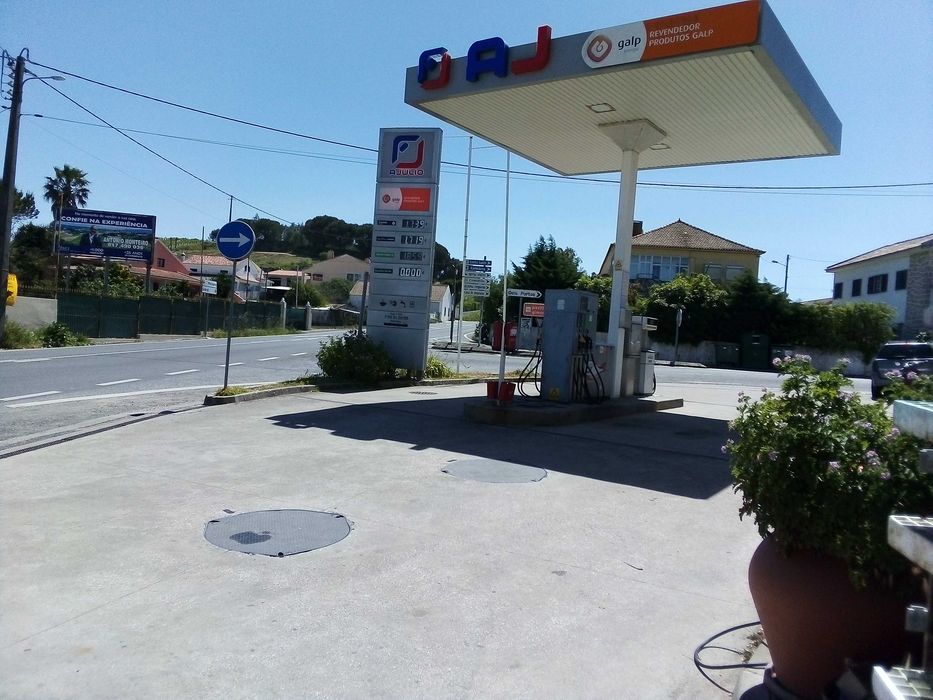 Vende Posto Combustivel, Café e Edificio